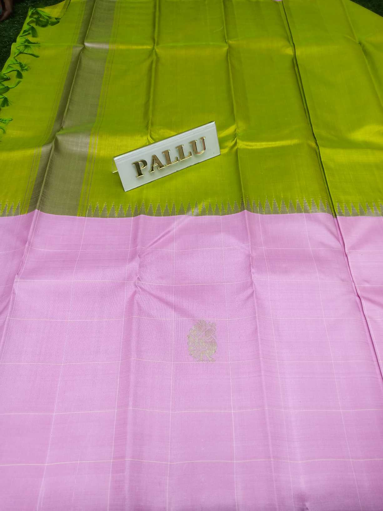 Latest Trendy 100% pure kanchipuram silk saree